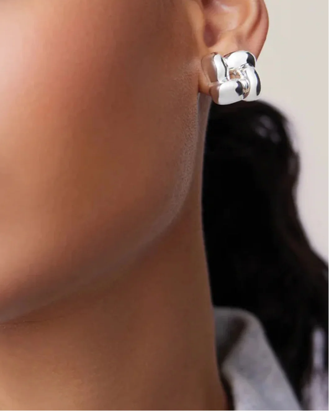 Small Woven Square Earrings SIlver - Image 3